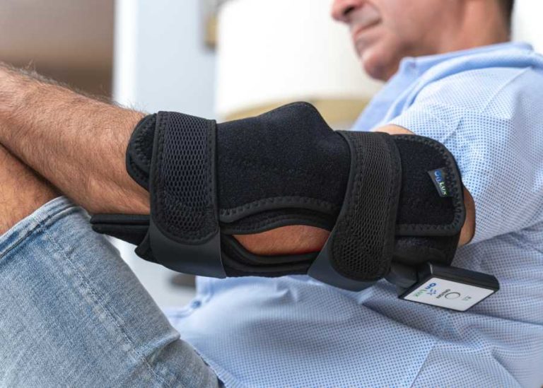 Person wearing OnLux Elbow Pad on elbow.