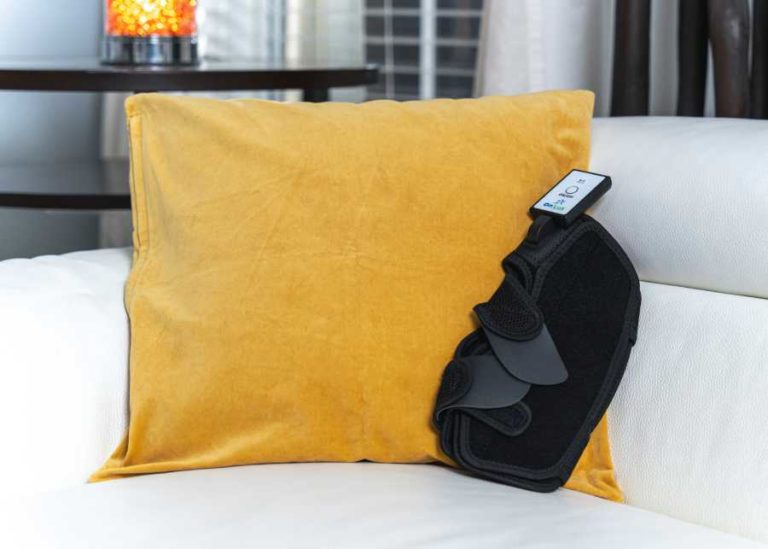 OnLux Knee Pad resting on yellow pillow.